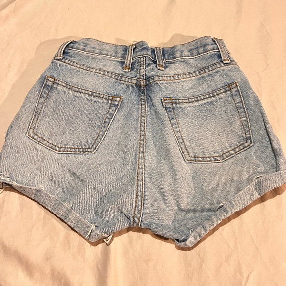 Brandy Melville Light wash Jean shorts Size small - Picture 4 of 5